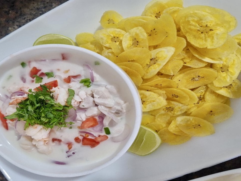 Ceviche de Pescado y/o Camarón